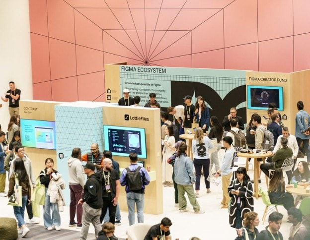 Crowd at a tech event exploring innovative mobile app designs and AI solutions.